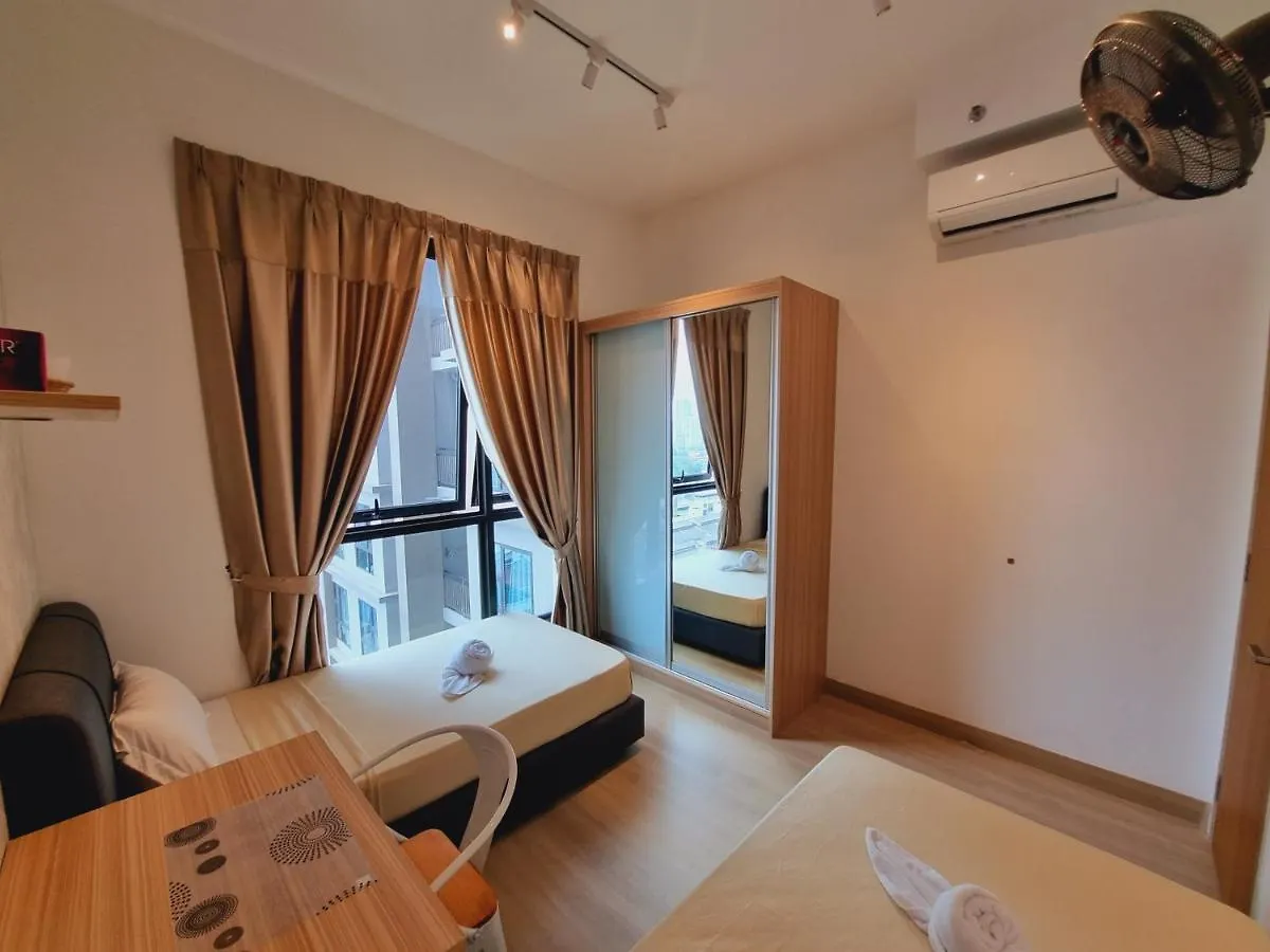 Paradise Home: Self Check-In Apartment with Private Rooms Subang Jaya Malaysia