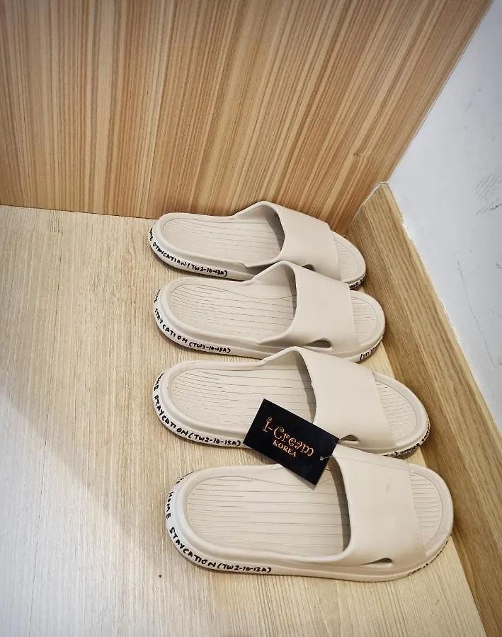 Paradise Home: Self Check-In Apartment with Private Rooms Subang Jaya Malaysia