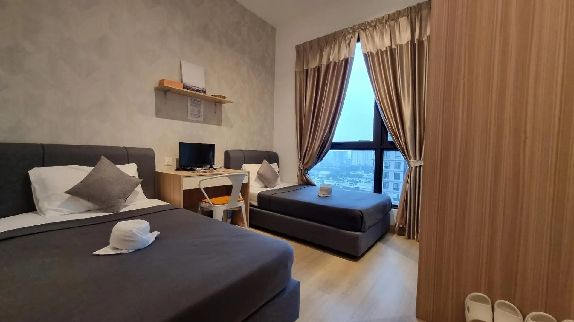 Homestay Paradise Home: Self Check-In Apartment with Private Rooms Subang Jaya Malaysia