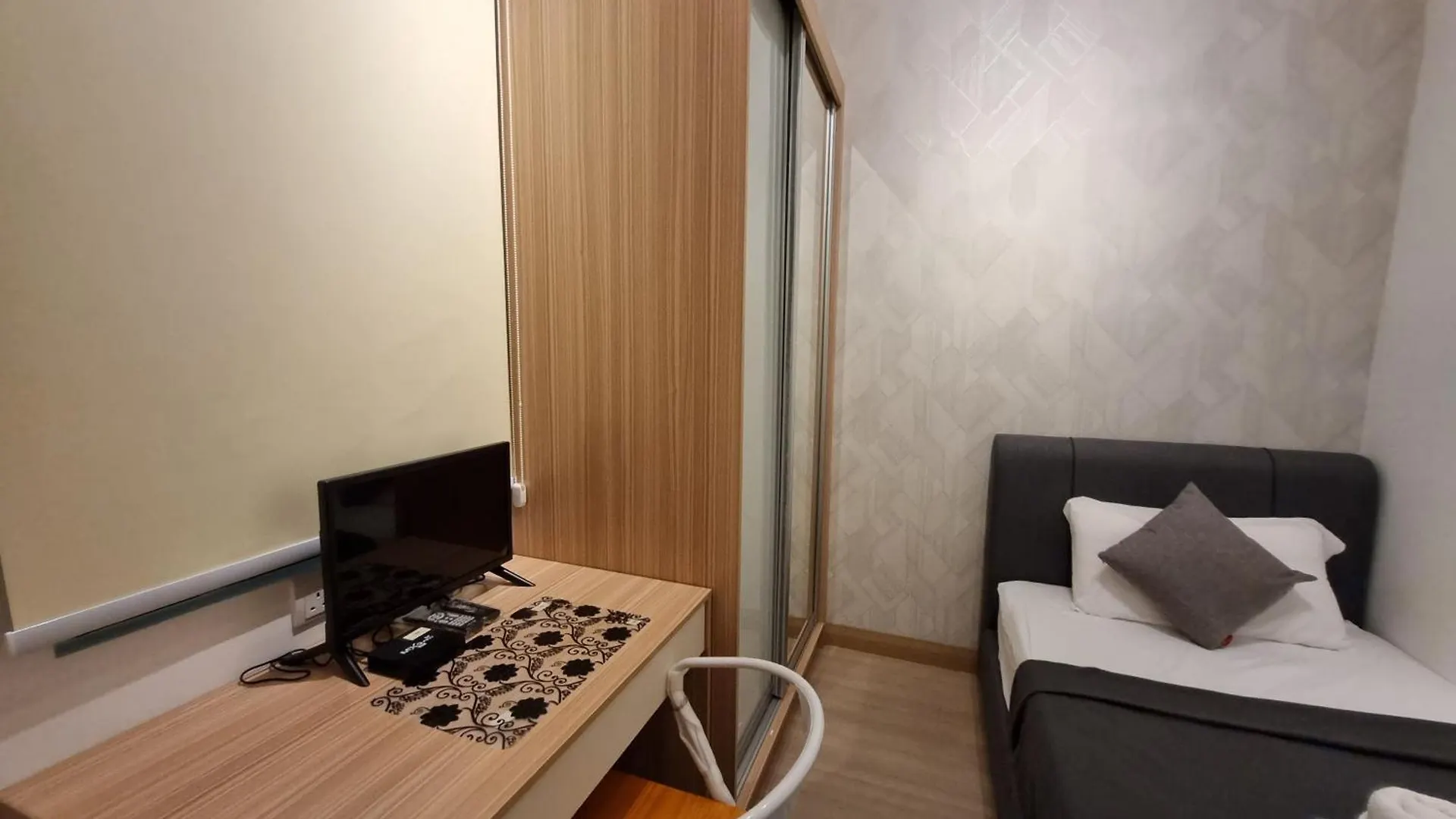 Paradise Home: Self Check-In Apartment with Private Rooms Subang Jaya
