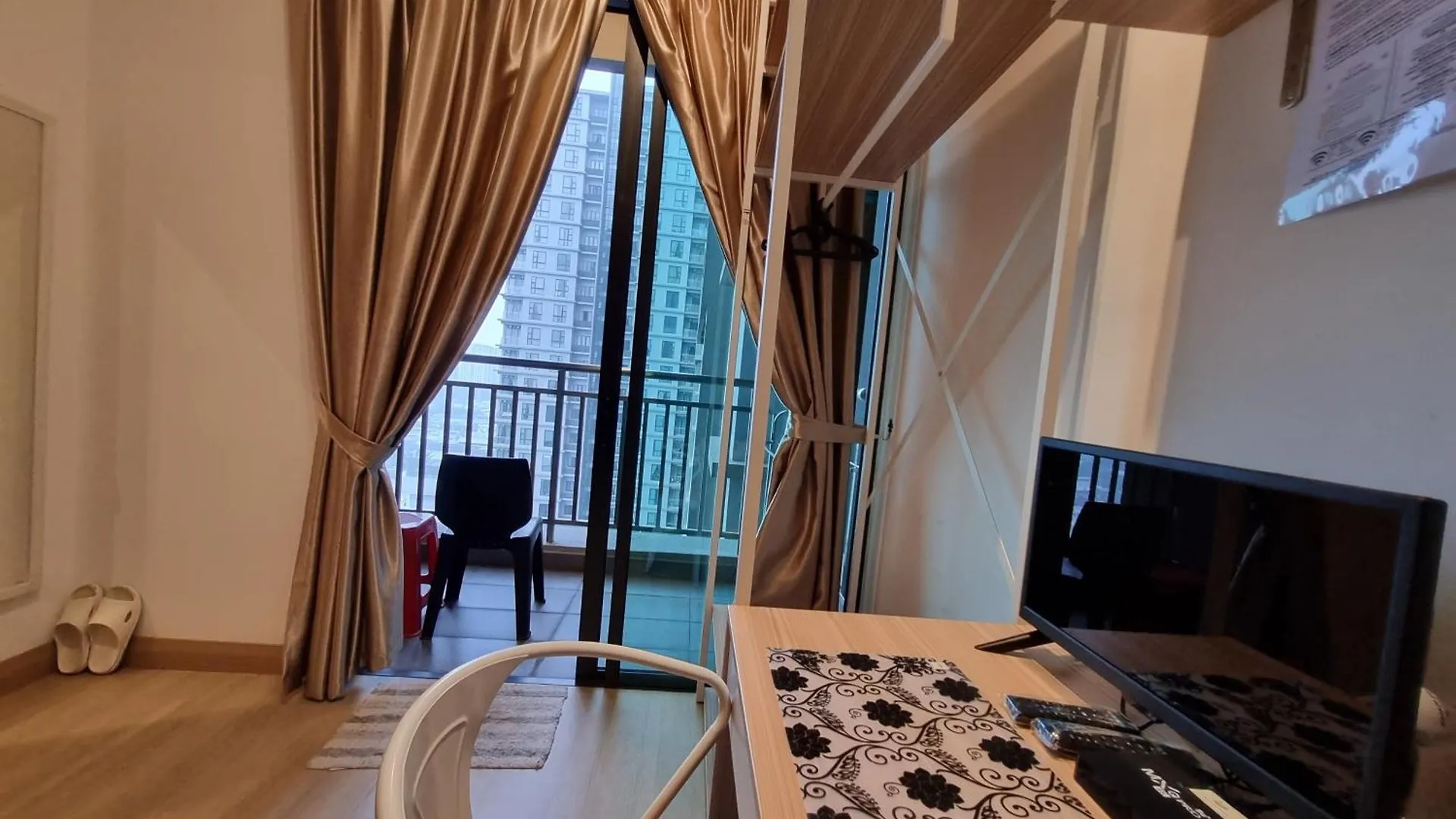 Homestay Paradise Home: Self Check-In Apartment with Private Rooms Subang Jaya