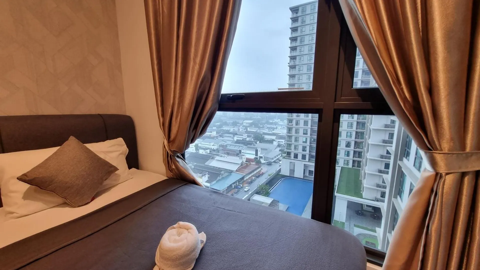 Paradise Home: Self Check-In Apartment with Private Rooms Subang Jaya Malaysia